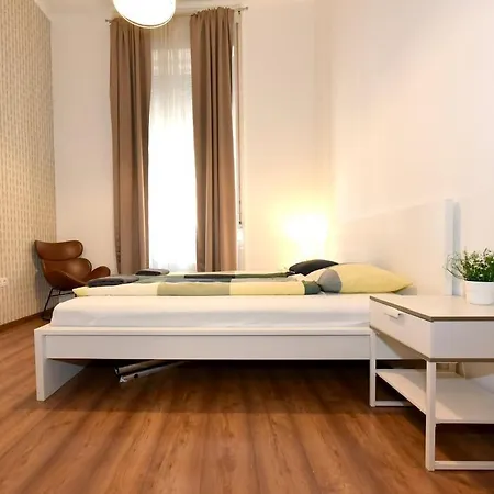 Near Deak Ferenc Square Apartment Budapest