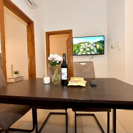 Near Deak Ferenc Square Apartment