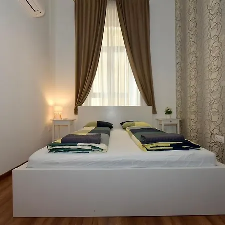 Apartment Near Deak Ferenc Square *