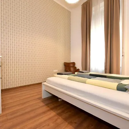Apartment Near Deak Ferenc Square