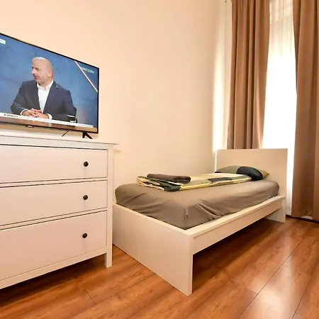 Apartment Near Deak Ferenc Square