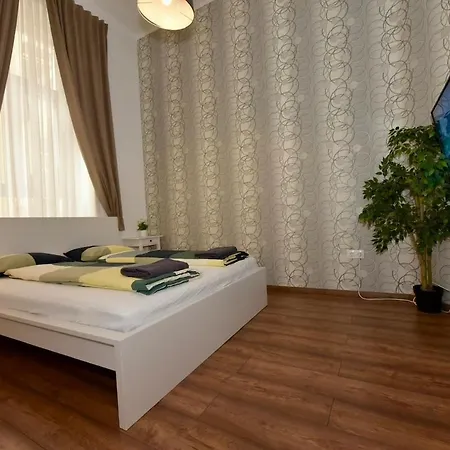 Apartment Near Deak Ferenc Square