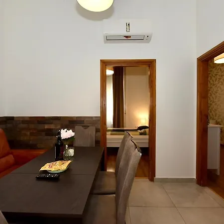 Apartment Near Deak Ferenc Square *