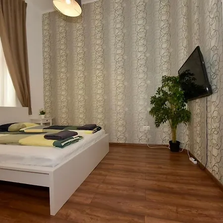 Near Deak Ferenc Square Apartment