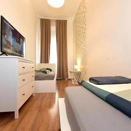 Apartment Near Deak Ferenc Square *