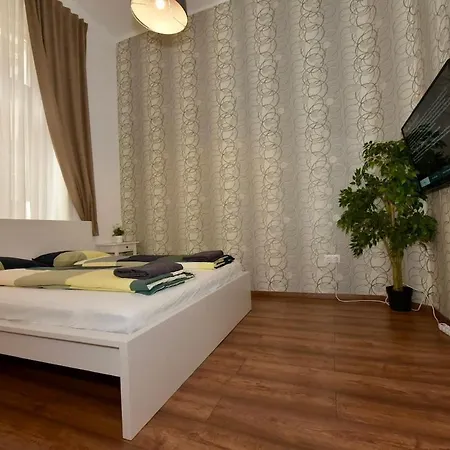 Near Deak Ferenc Square Apartment